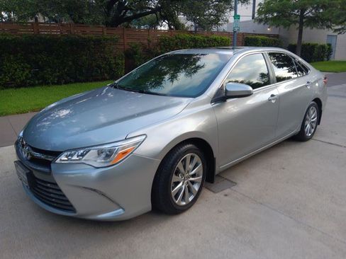 Used 2015 Toyota Camry XLE image 1