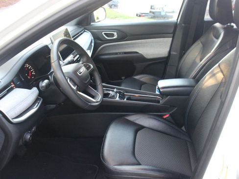 Used 2024 Jeep Compass Latitude AWD/4WD image 14