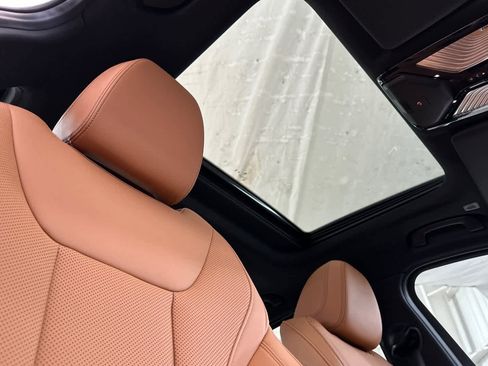 Used 2025 BMW 330i Sedan w/ Convenience Package image 16