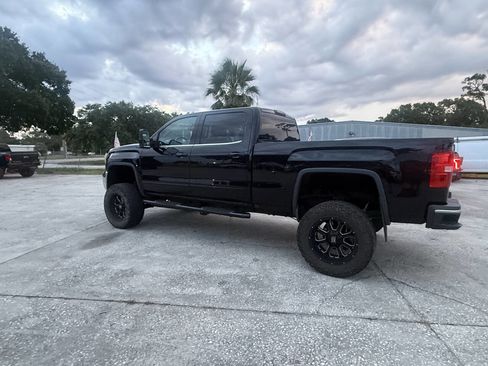Used 2016 GMC Sierra 2500 SLE w/ Suspension Package, Off-Road AWD/4WD image 7