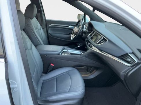 Used 2024 Buick Enclave Premium image 16