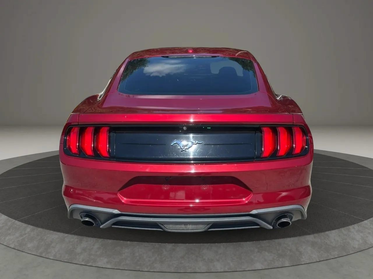 Used 2019 Ford Mustang Coupe RWD image 4