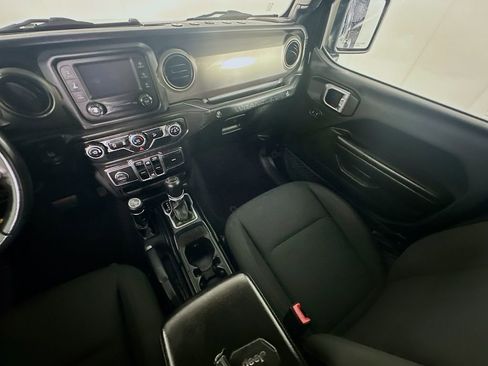 Used 2018 Jeep Wrangler Unlimited Sport S image 11