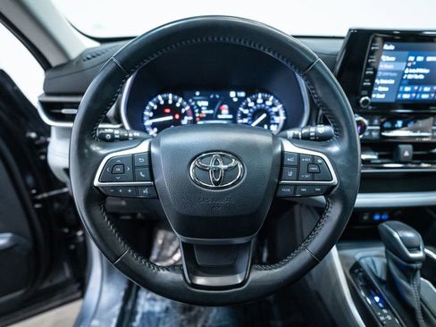 Certified 2022 Toyota Highlander XLE image 17