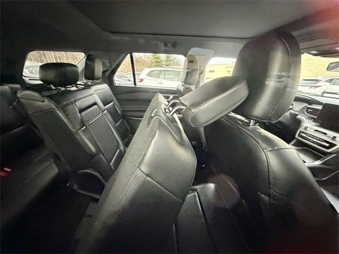Used 2021 Ford Explorer XLT w/ Equipment Group 202A image 14