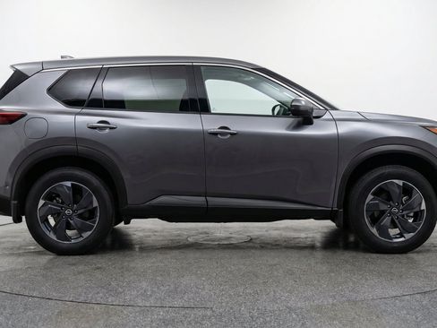 Used 2025 Nissan Rogue SV AWD/4WD image 11