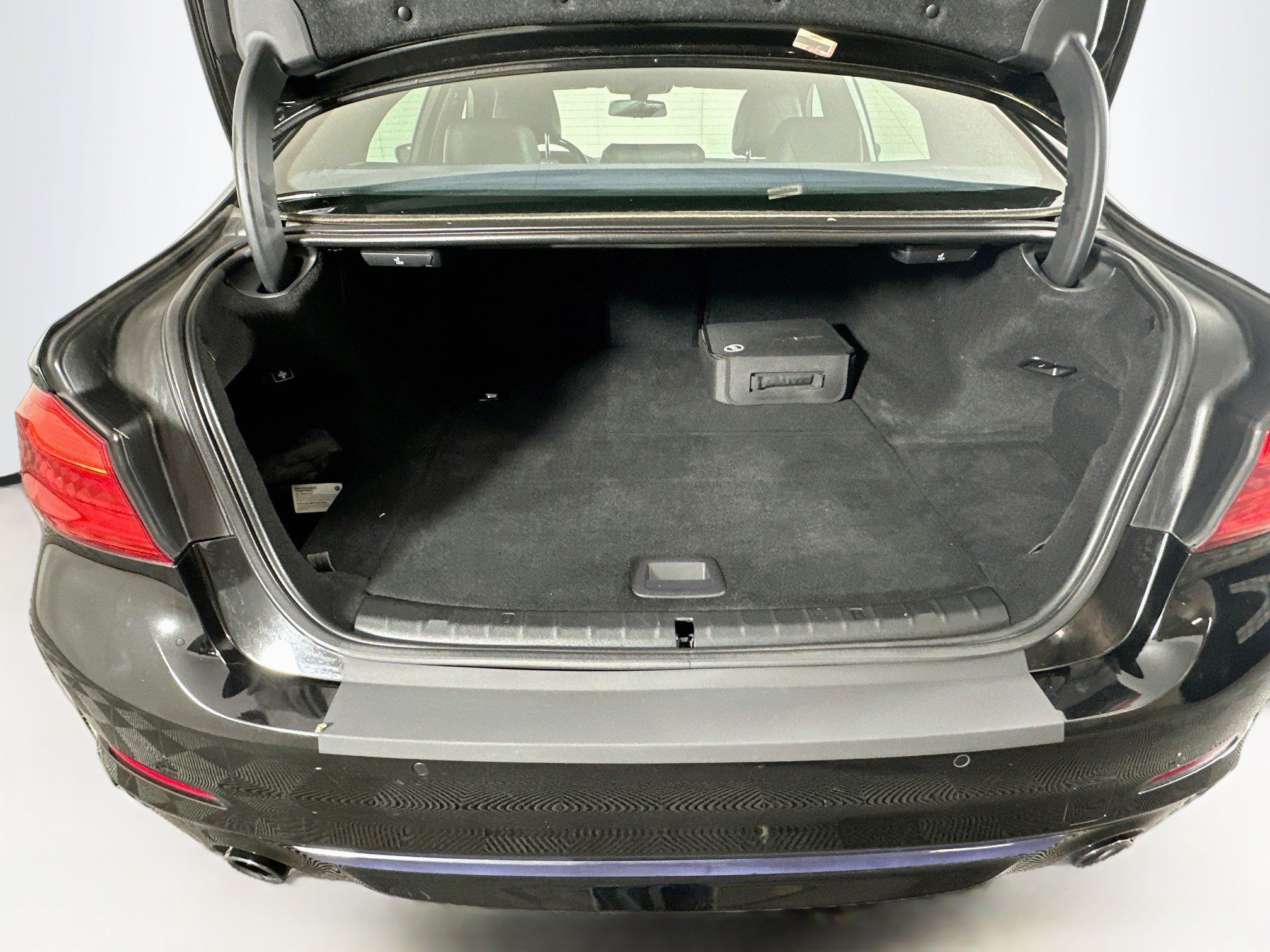 Used 2018 BMW 530e RWD image 29