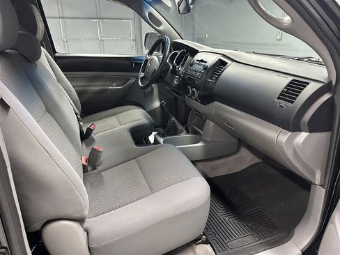 Used 2011 Toyota Tacoma 4x4 Regular Cab image 9