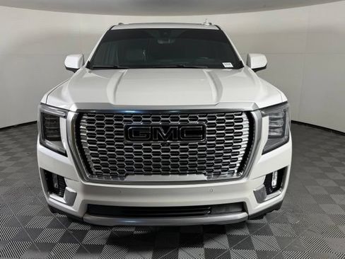 Used 2021 GMC Yukon Denali w/ Denali Premium Package AWD/4WD image 10