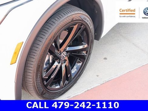 Certified 2023 Volkswagen Tiguan SE R-Line image 10