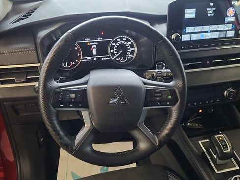 Used 2024 Mitsubishi Outlander FWD image 6