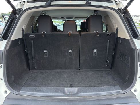Used 2025 Nissan Pathfinder SV AWD/4WD image 34