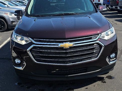 Used 2021 Chevrolet Traverse LT image 2