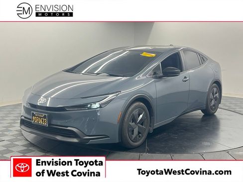 Used 2024 Toyota Prius LE FWD image 1
