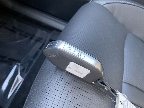 New 2025 Kia Sorento S image 32