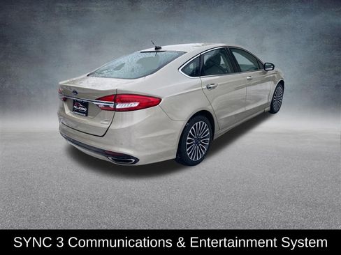 Used 2017 Ford Fusion SE w/ Fusion SE Technology Package image 6