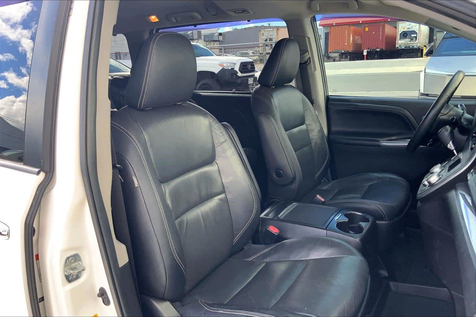 Used 2015 Toyota Sienna SE FWD image 13