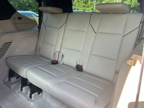 Used 2024 Cadillac Escalade Premium Luxury w/ Performance Package AWD/4WD image 17
