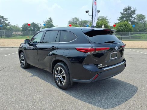 Used 2020 Toyota Highlander XLE AWD/4WD image 7