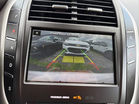 Used 2019 Lincoln MKC Select w/ Select Plus Package AWD/4WD image 17