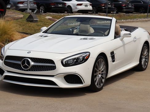 Used 2017 Mercedes-Benz SL 550 w/ Driver Assistance Package image 39