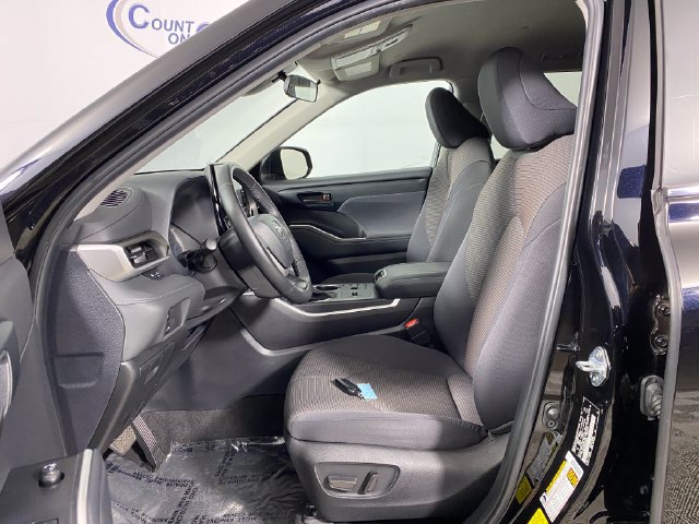 Used 2024 Toyota Highlander LE AWD/4WD image 12