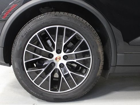 Certified 2025 Porsche Macan Electric image 19