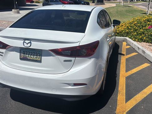 Used 2017 MAZDA MAZDA3 Touring w/ Popular Equipment Package FWD image 5