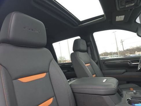 Used 2025 GMC Sierra 2500 AT4 w/ Technology Package image 15