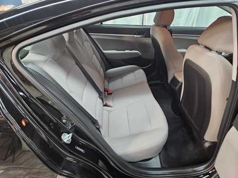 Used 2019 Hyundai Elantra SE FWD image 15