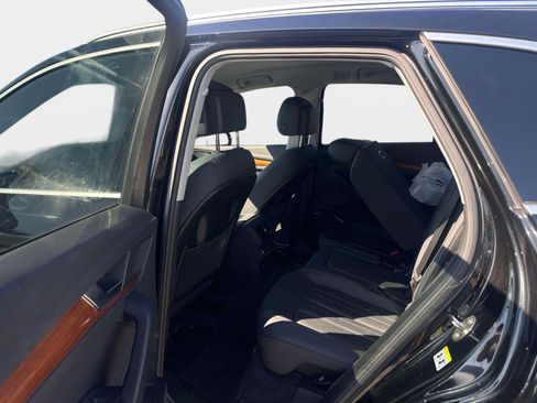 Used 2023 Audi Q5 2.0T Premium w/ Convenience Package image 9