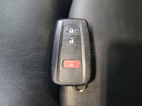 Used 2017 Toyota Prius Prime Advanced image 32