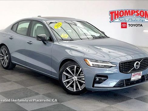 Used 2022 Volvo S60 B5 Momentum FWD image 1