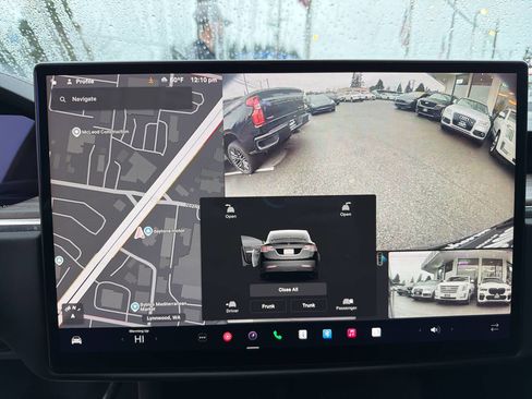 Used 2022 Tesla Model X image 32