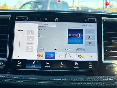 New 2026 Chrysler Pacifica Select image 11