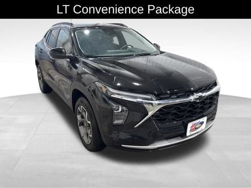 Used 2024 Chevrolet Trax LT w/ Driver Confidence Package FWD image 4
