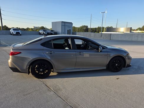 Used 2025 Toyota Camry SE w/ Convenience Package image 5
