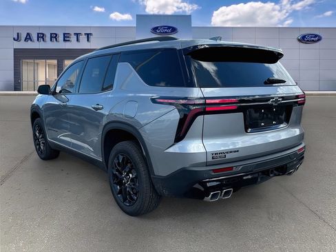 Used 2026 Chevrolet Traverse LT w/ Midnight/Sport Edition FWD image 3