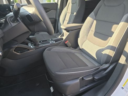 Used 2025 Chevrolet TrailBlazer LT FWD image 27