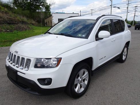 Used 2017 Jeep Compass Latitude AWD/4WD image 2