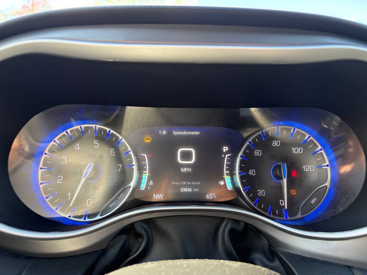 Used 2025 Chrysler Pacifica Select FWD image 12