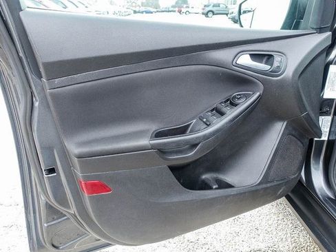 Used 2018 Ford Focus SE w/ SE Winter Package image 18