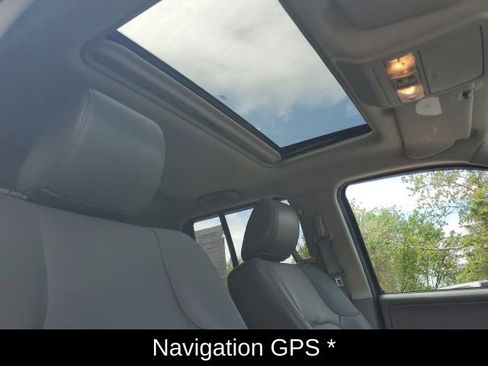 Used 2019 Nissan Frontier SL AWD/4WD image 12