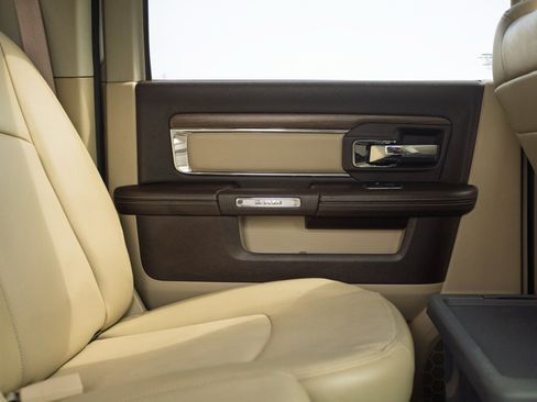 Used 2014 RAM 1500 Laramie w/ Convenience Group AWD/4WD image 15