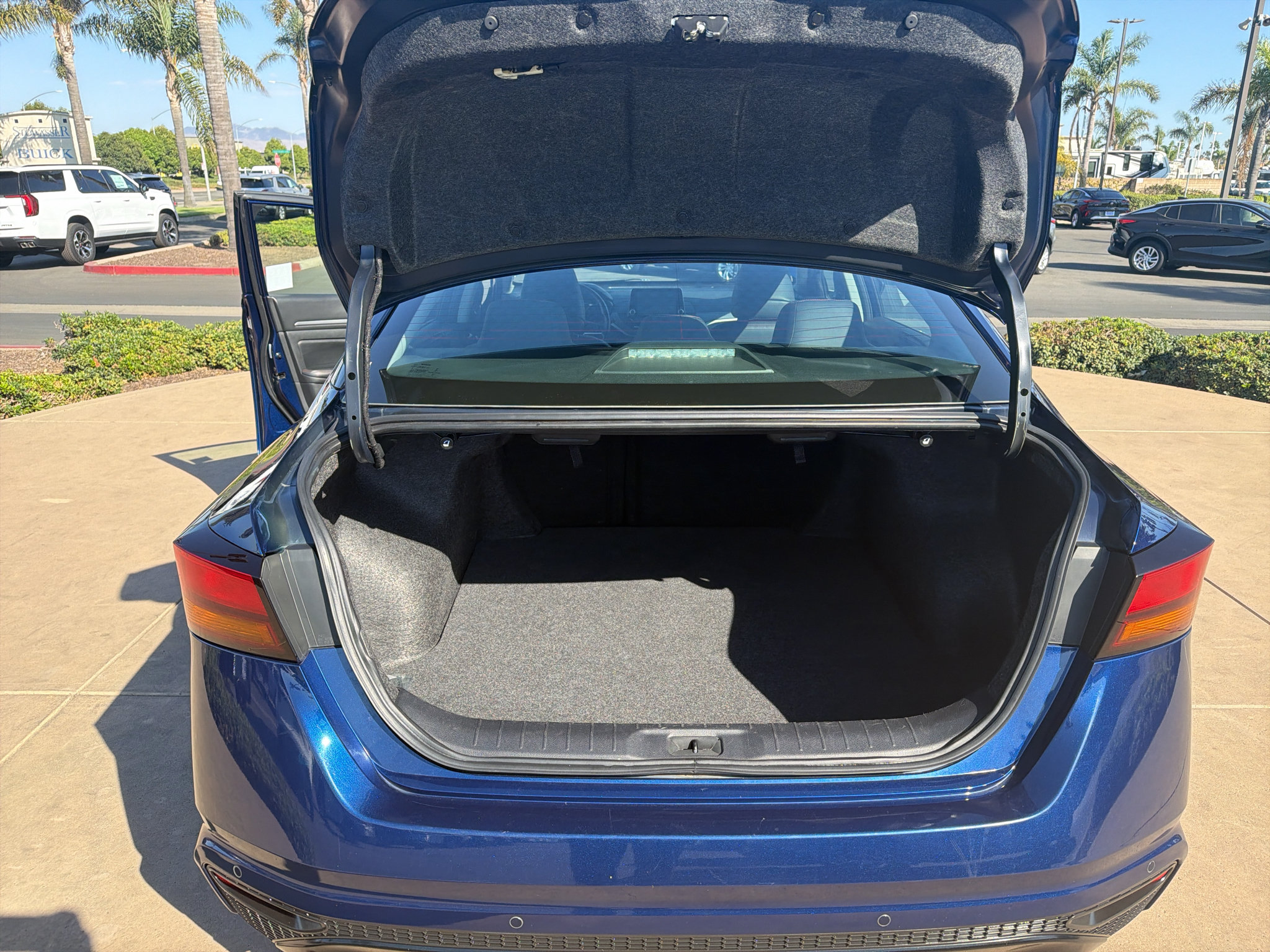 Used 2024 Nissan Altima 2.5 SR FWD image 17
