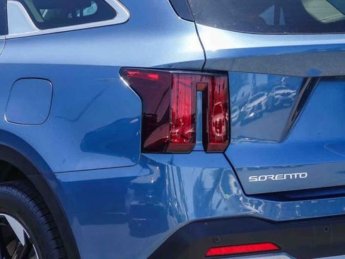 Certified 2025 Kia Sorento EX FWD image 7