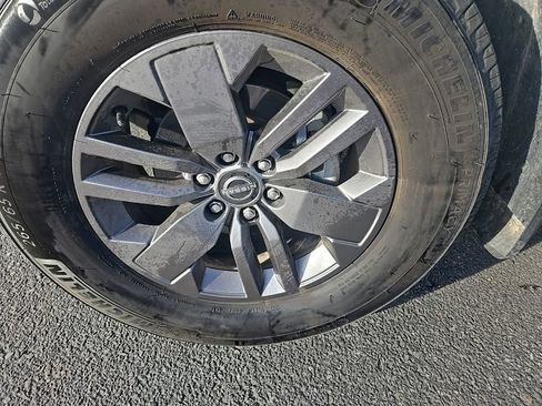 Used 2025 Nissan Frontier SV w/ SV Convenience Package image 40