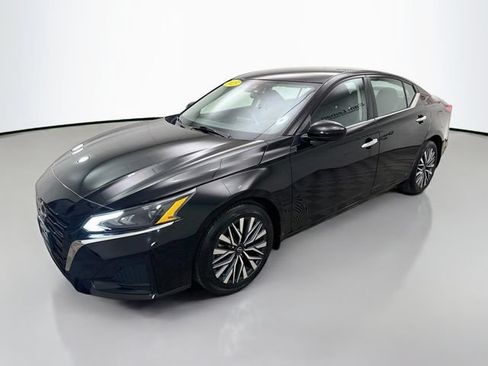 Used 2023 Nissan Altima 2.5 SV FWD image 3