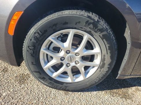 Used 2023 Chrysler Voyager LX image 28