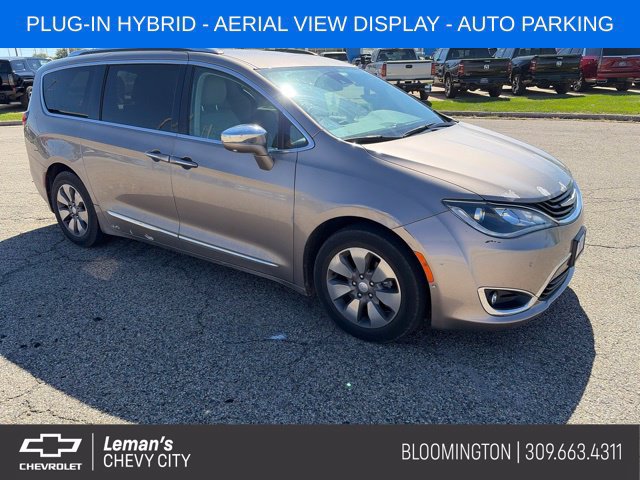 Used 2017 Chrysler Pacifica Platinum FWD image 1